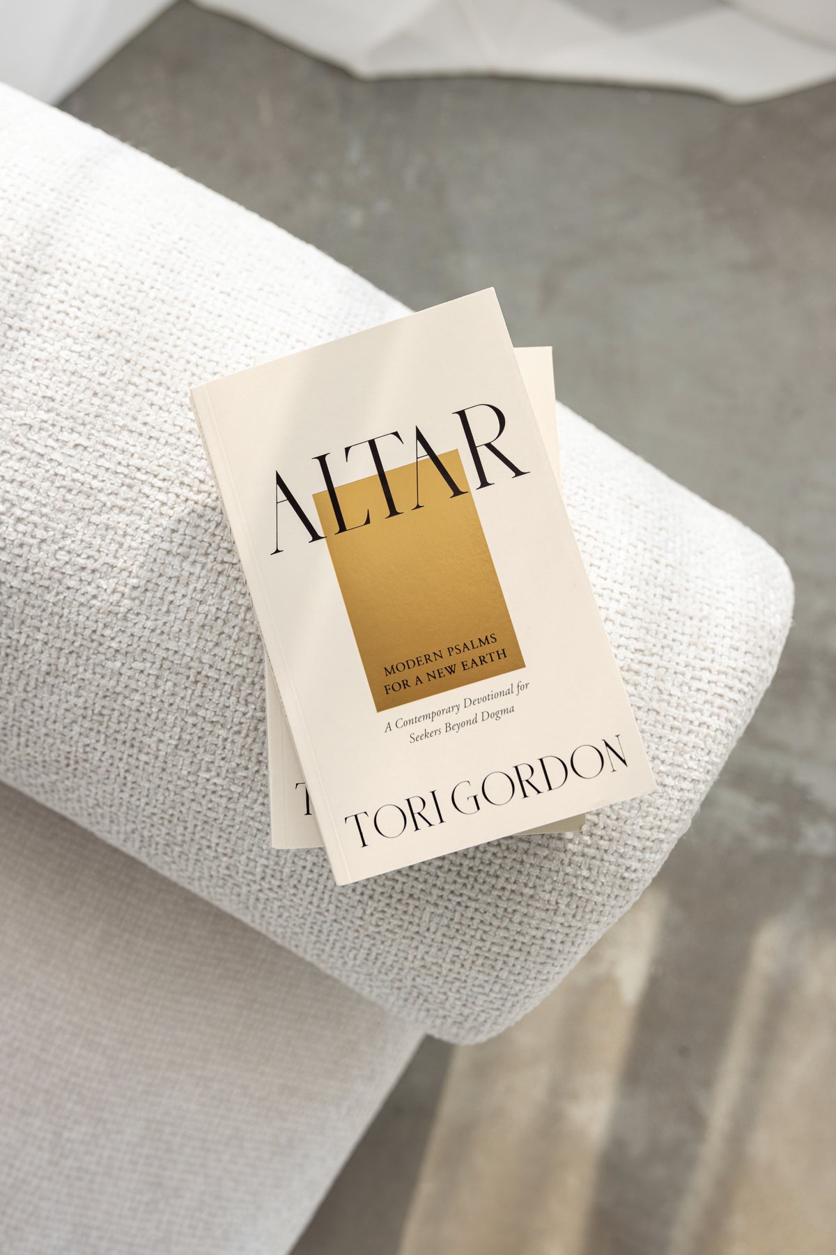 Altar: Modern Psalms for a New Earth—A Contemporary Devotional for Seekers Beyond Dogma